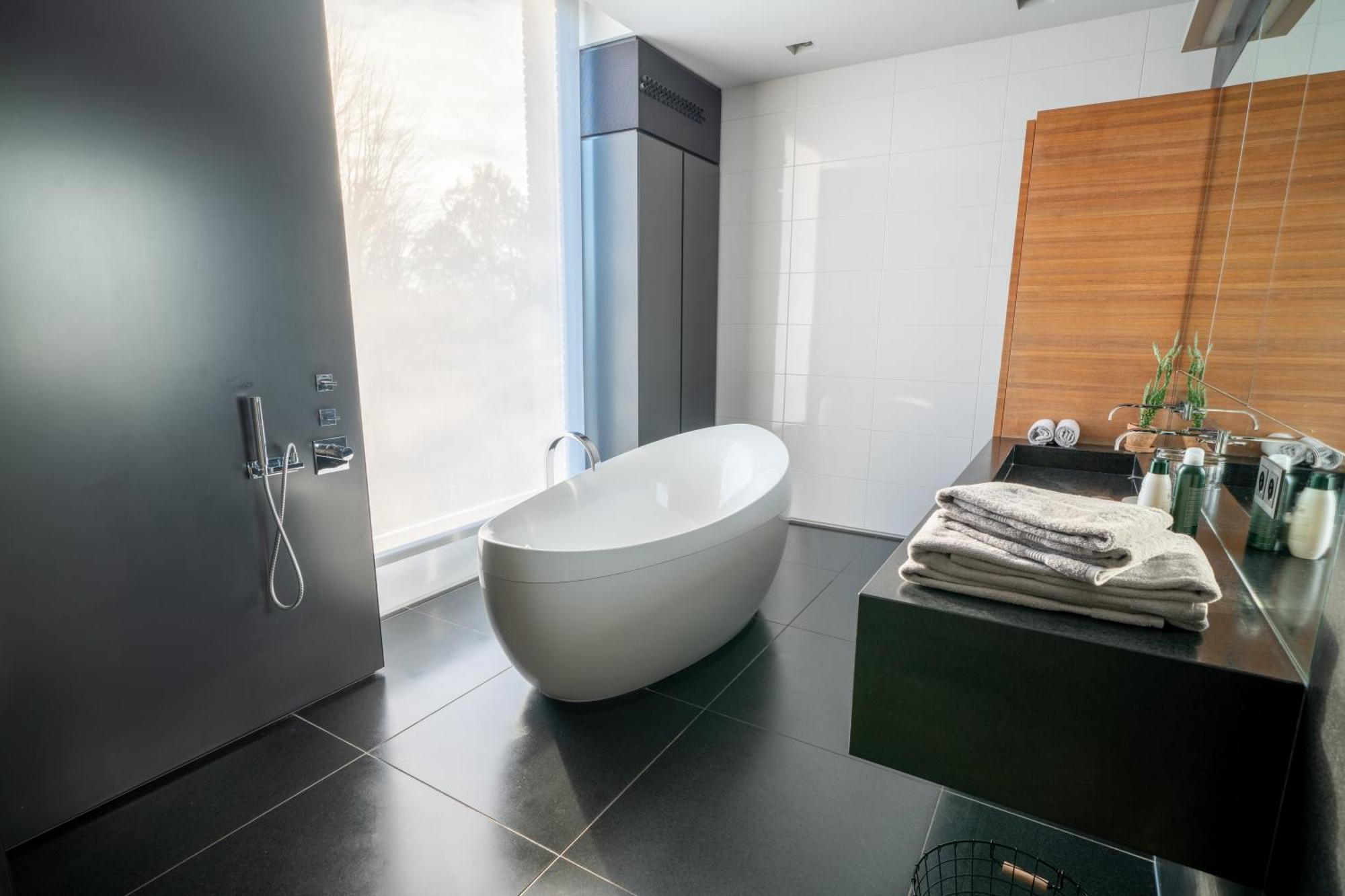 Bed & Wellness Boxtel, Luxe Kamer Met Airco En Eigen Badkamer, Ligbad Exterior foto